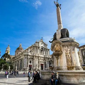 https://casaurora.catania-hotels.net